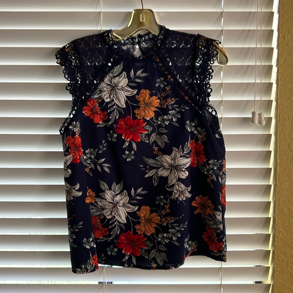 Blouse. From free smoke and pet household